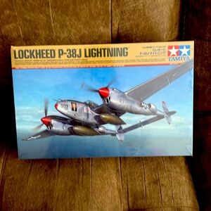 Tamiya LOCKHEED P-38J LIGHTNING AIRCRAFT